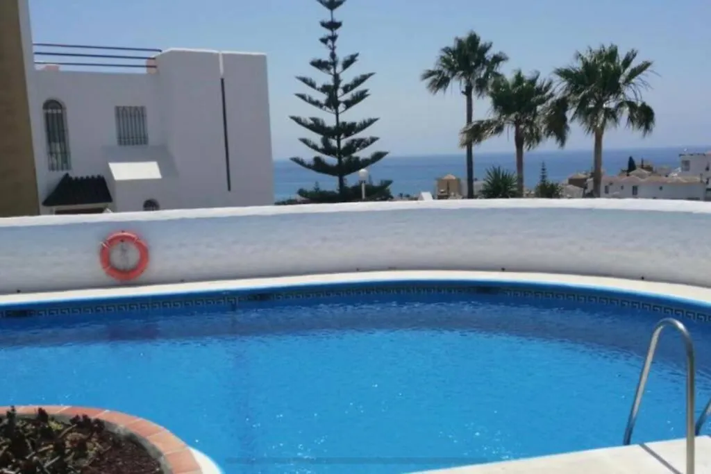 Casa En Nerja Con Gran Terraza, Muy Luminosa Y En Tranquila Urbanizacion 빌라 펜션