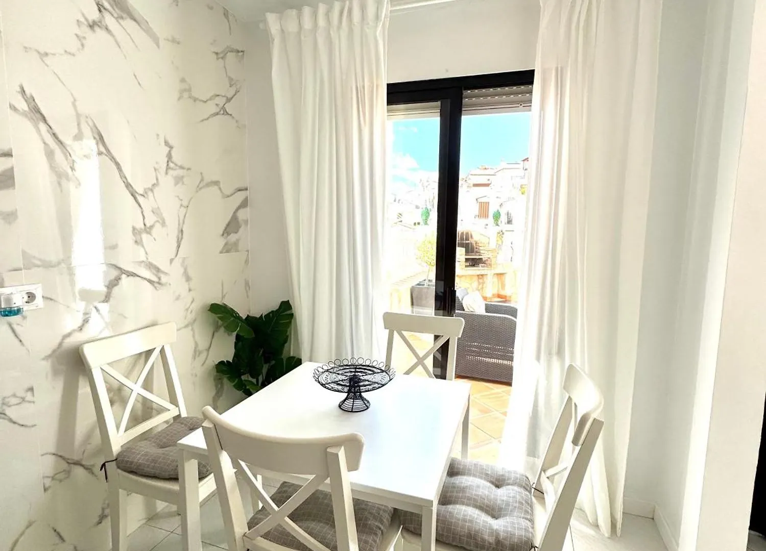 Casa En Nerja Con Gran Terraza, Muy Luminosa Y En Tranquila Urbanizacion 빌라 0*,